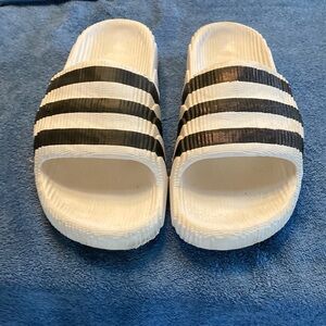 Adidas used white soccer slides in men’s 7